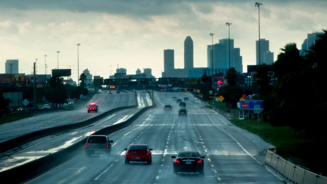Las lluvias no cesarán y los cielos se mantendrán mayormente nublados durante este sábado en Houston