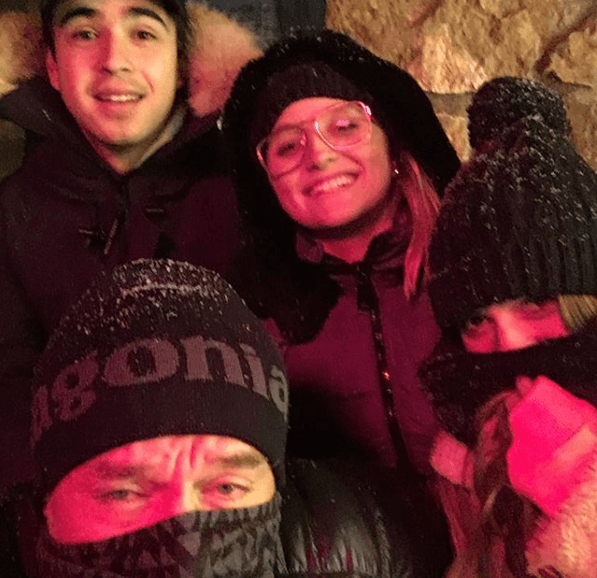 Incluso Sebastián Pereyra, novio de Fernanda Castro, ha participado en las vacaciones familiares de Alberto 'El Güero' Castro y sus hijas.