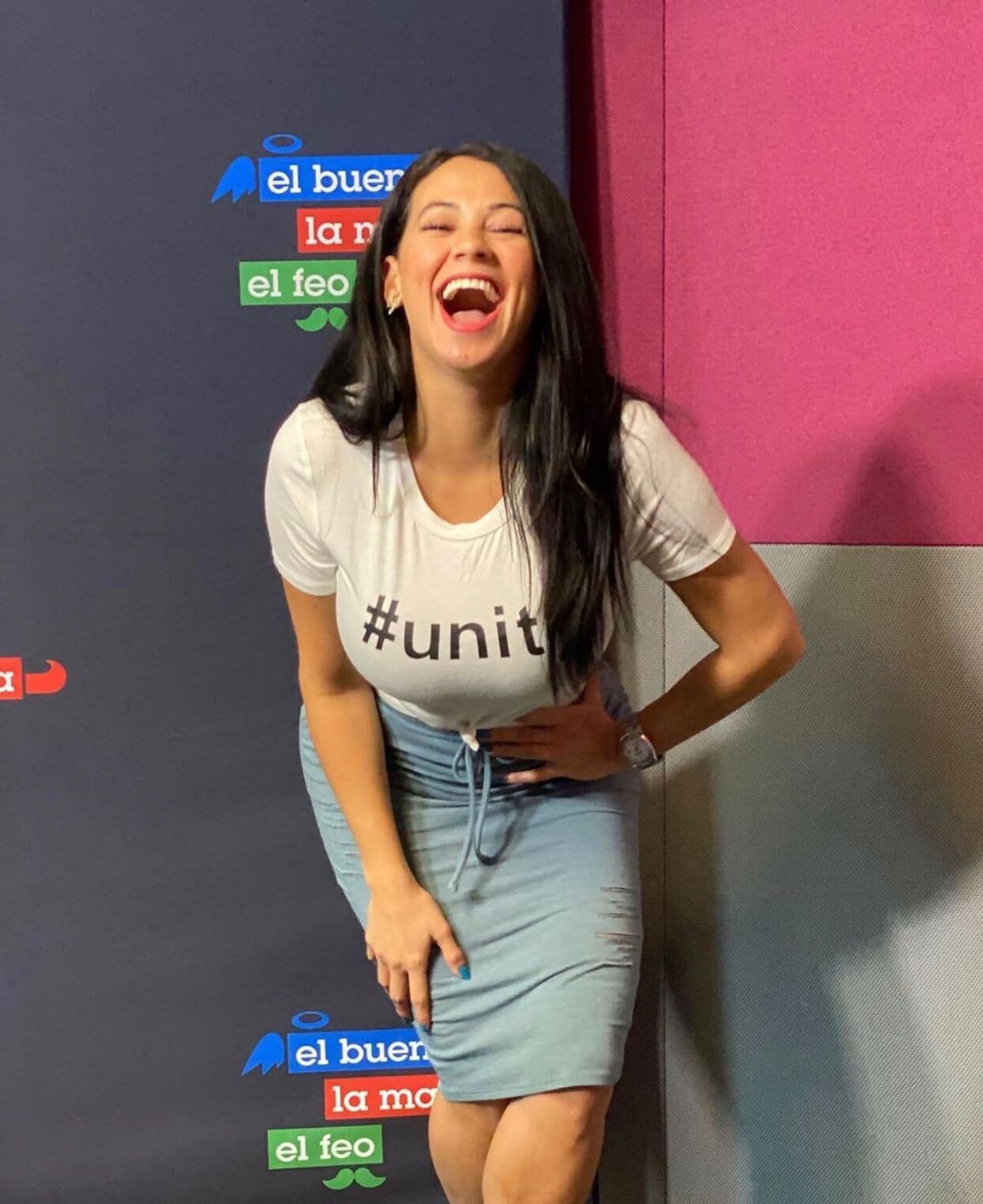 <b>Carlita</b> no es ajena a las causas sociales y por medio de la radio, ha hecho una invitaci贸n hacia la unidad para una sociedad m谩s justa para todos.