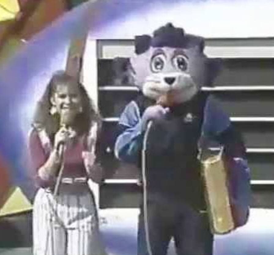 Luego, vino el salto a 'Chiquilladas' y para finales de la década de 1980, cuando ya era toda una adolescente, se convirtió en la presentadora del show de concursos 'Corre GC corre' del canal 5 mexicano. 
<br>