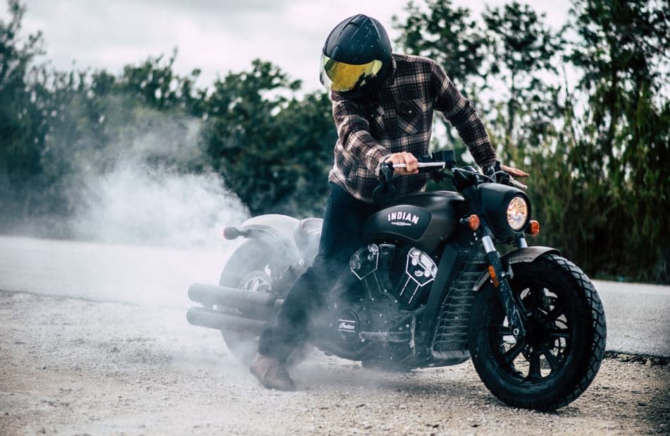 Probamos la Indian Scout Bobber 2018, el corcel negro que reconquista el territorio perdido por sus antepasados