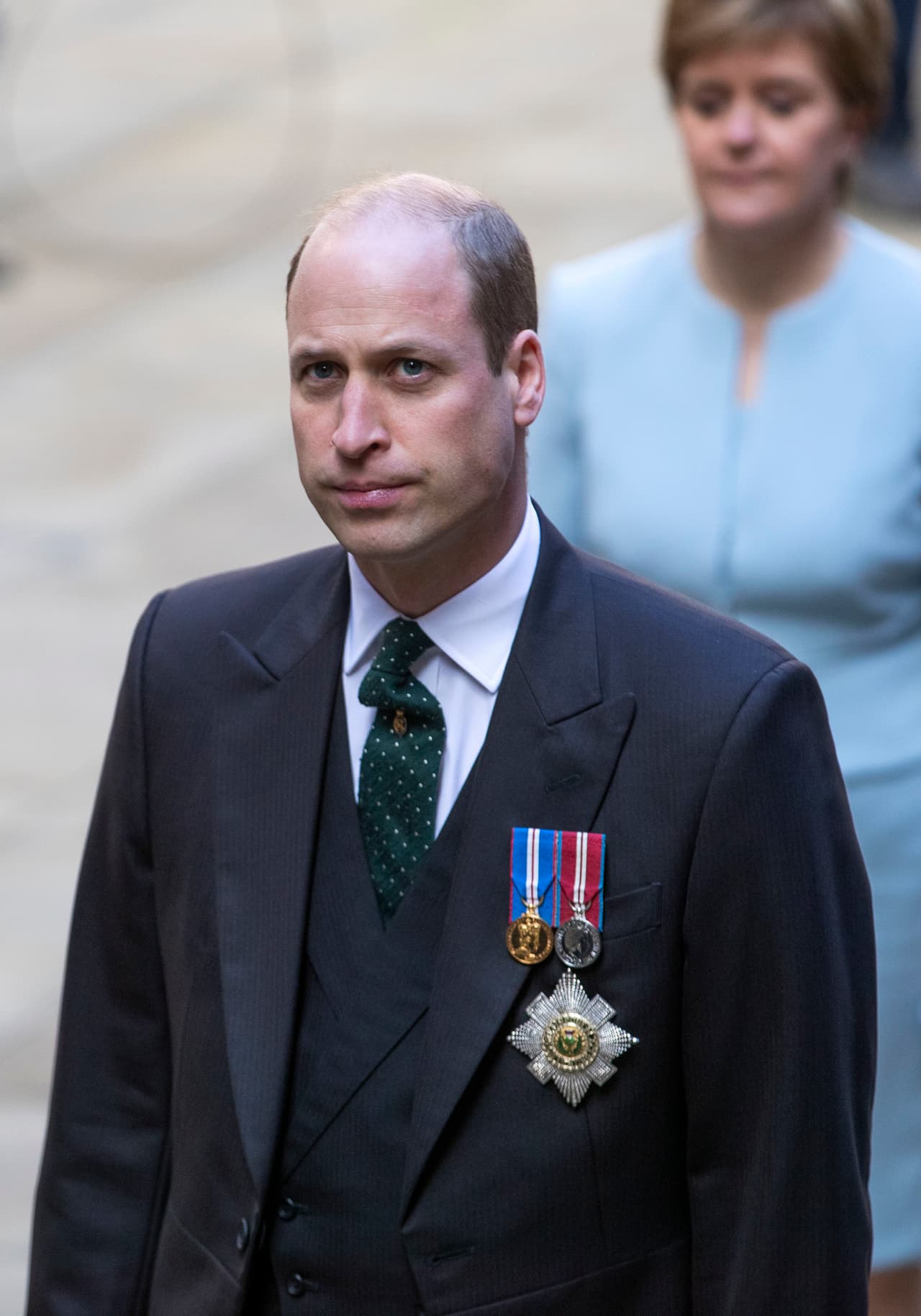 "Estaba en Balmoral cuando me dijeron que mi madre había muerto", continuó. "aún en estado de shock, encontré refugio en el servicio en Crathie Kirk esa misma mañana". 
<br>