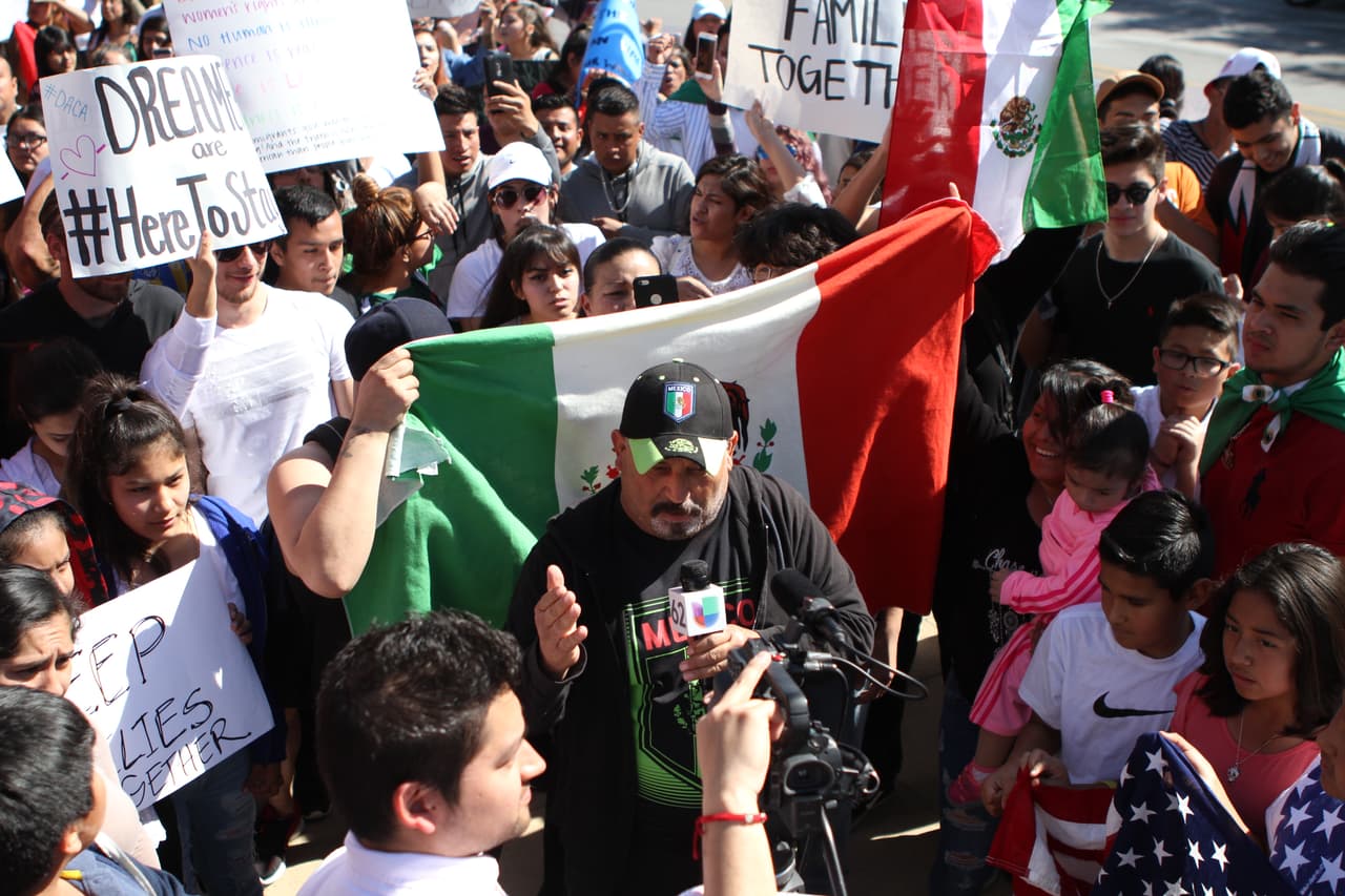 La colorida y concurrida manifestación de respaldo a los inmigrantes en Austin contó con la participación de personas de varias nacionalidades y diversas comunidades.