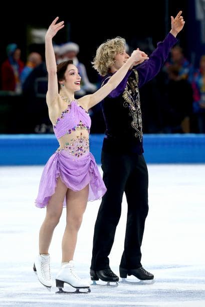 Meryl Davis y Charlie White se han proclamado hoy campeones olímpicos de danza de patinaje artístico en Sochi 2014, una vez disputado el programa libre en el que mantuvieron el liderato que el domingo alcanzaron en el corto. Davis y White, primera pareja de EEUU en ganar un Mundial y que llegaron a Sochi como subcampeones olímpicos, se impusieron en el Palacio Iceberg con 195,52 puntos y un programa largo con música de 'Sherezade", de Nikolai Rimski-Korsakov. Superaron a los defensores del título, los canadienses Tessa Virtue y Scott Moir, que se colgaron la plata con 190,99. El bronce ha sido para la pareja rusa integrada por Elena Ilinykh y Nikita Kapsalapov, con 183,48. Meryl y White llevan 17 años patinando juntos.