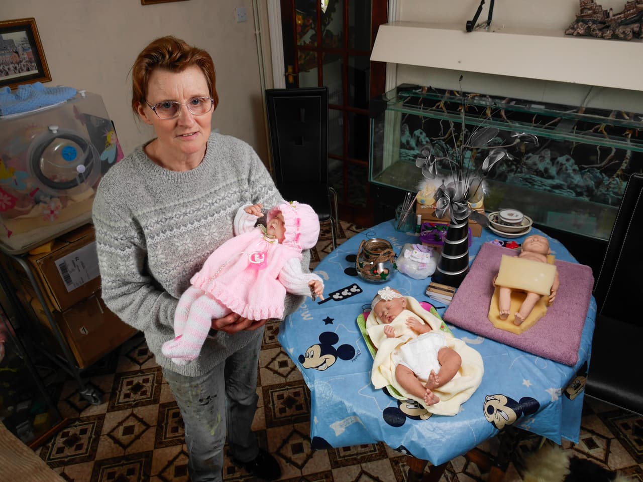 Ella usa una material que necesita ser horneado y así lograr su aspecto tan natural.