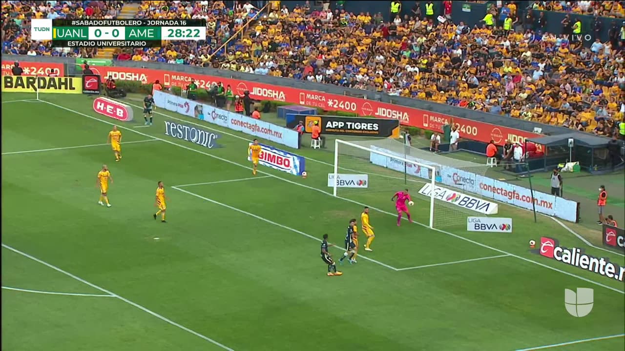 ¡Era para más! Diego Valdés remata en el área chica y no castiga a Nahuel