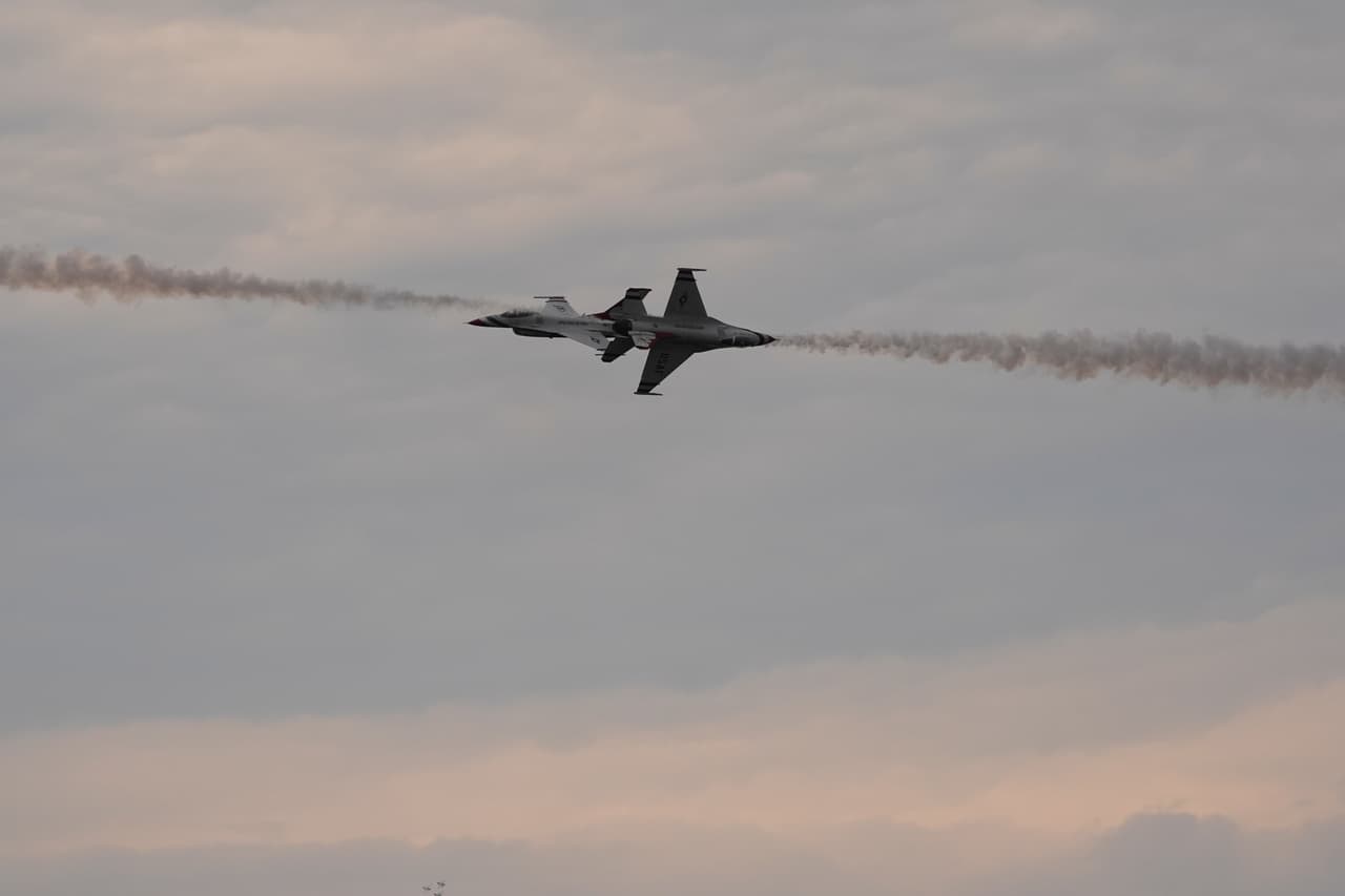 La formación de bombarderos busca mostrar la combinación de tecnología furtiva, velocidad y capacidad de alcance global del arsenal estadounidense.