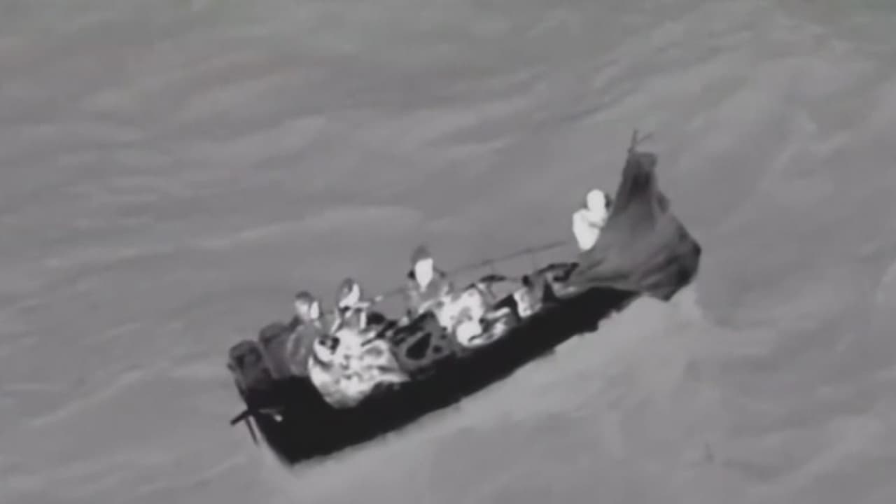 Grupo de balseros cubanos con dos mujeres embarazadas llega a las costas de Florida tras 16 días en altamar