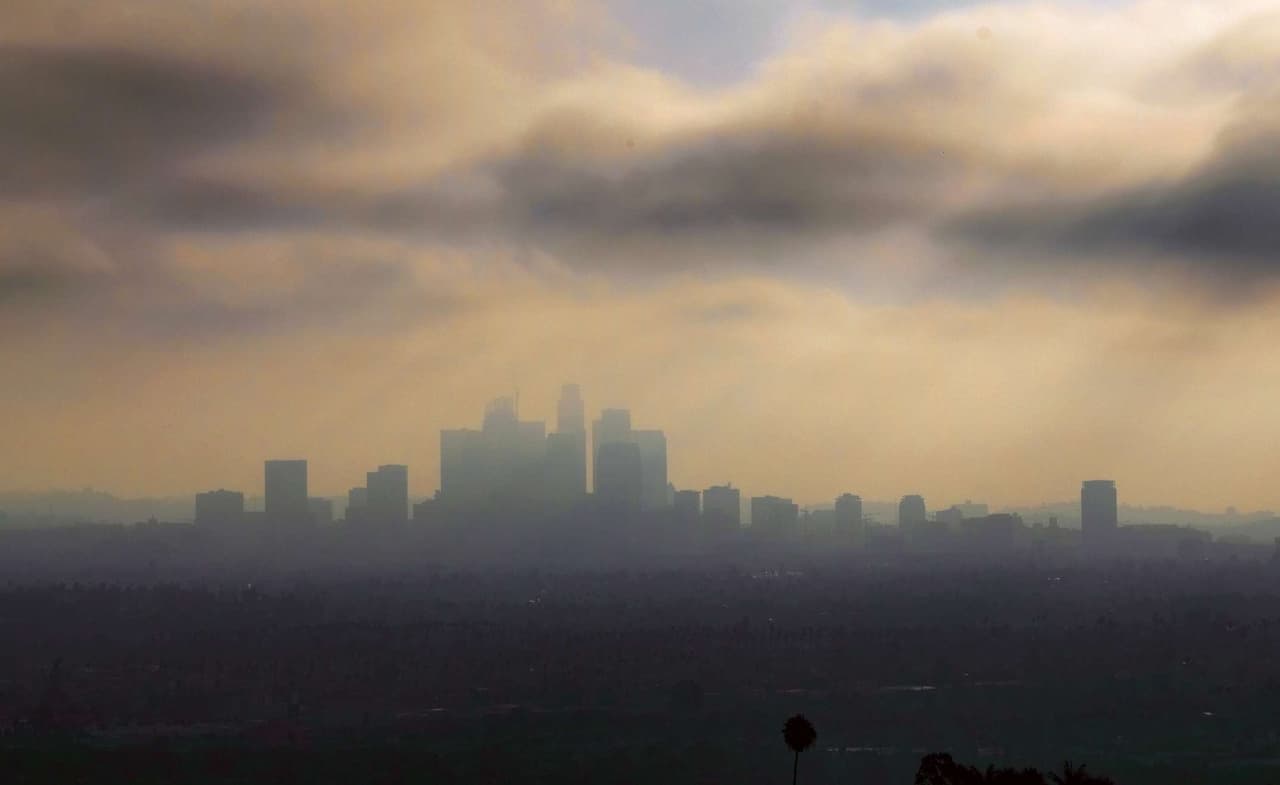 La orden obligatoria de quedarse en casa invita a “los angelinos a responder con valentía, compasión, sabiduría y resolución para superar esta crisis y ayudarse mutuamente”. ¡Juntos vamos a superar este momento!