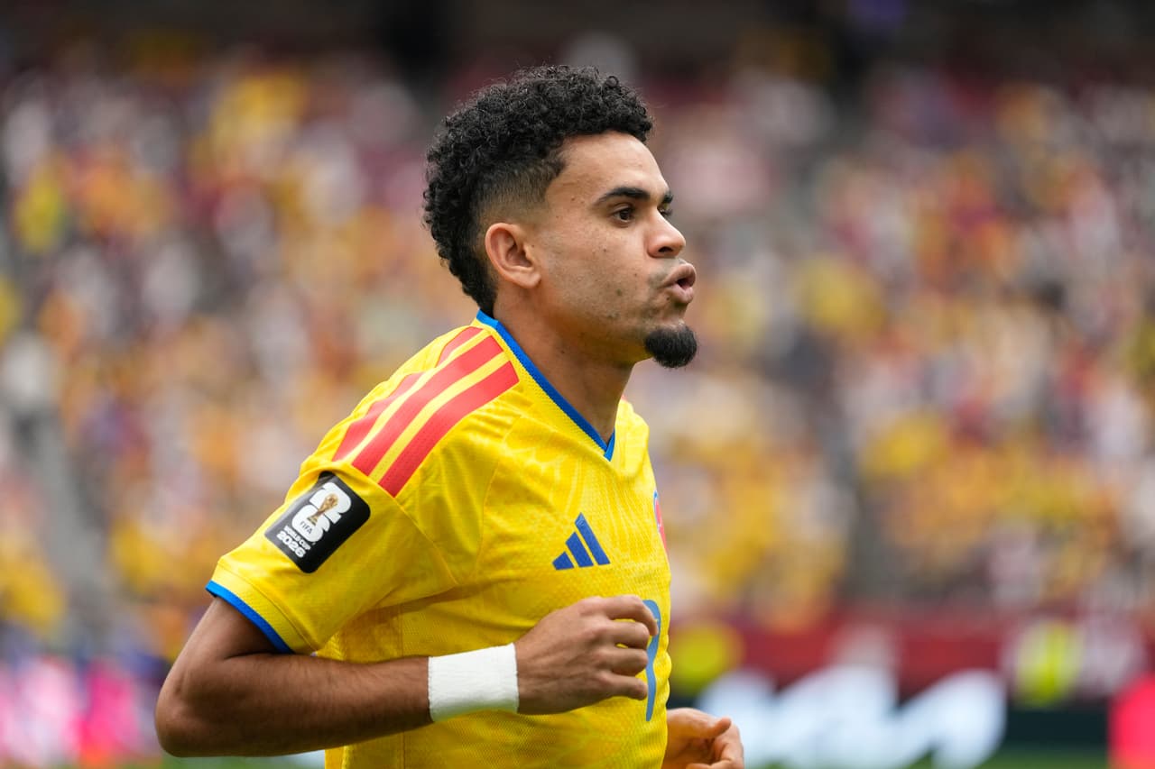 El colombiano Luis Díaz reacciona antes del partido de octavos de final de la Copa del Mundo entre Suiza y Colombia en Vancouver, Columbia Británica, el martes 7 de julio de 2026.