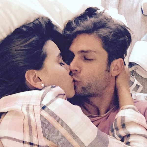 "Amores q duran para toda la vida", escribió el galán argentino.