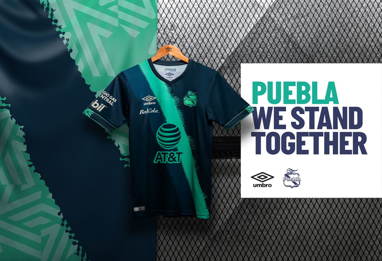 Puebla presentó sus dos equipaciones para la próxima temporada, el uniforme de local es el tradicional jersey blanco con la raya azul cruzada, y para su equipación de visitante decidieron experimentar con un color menta y la franja azul marino.