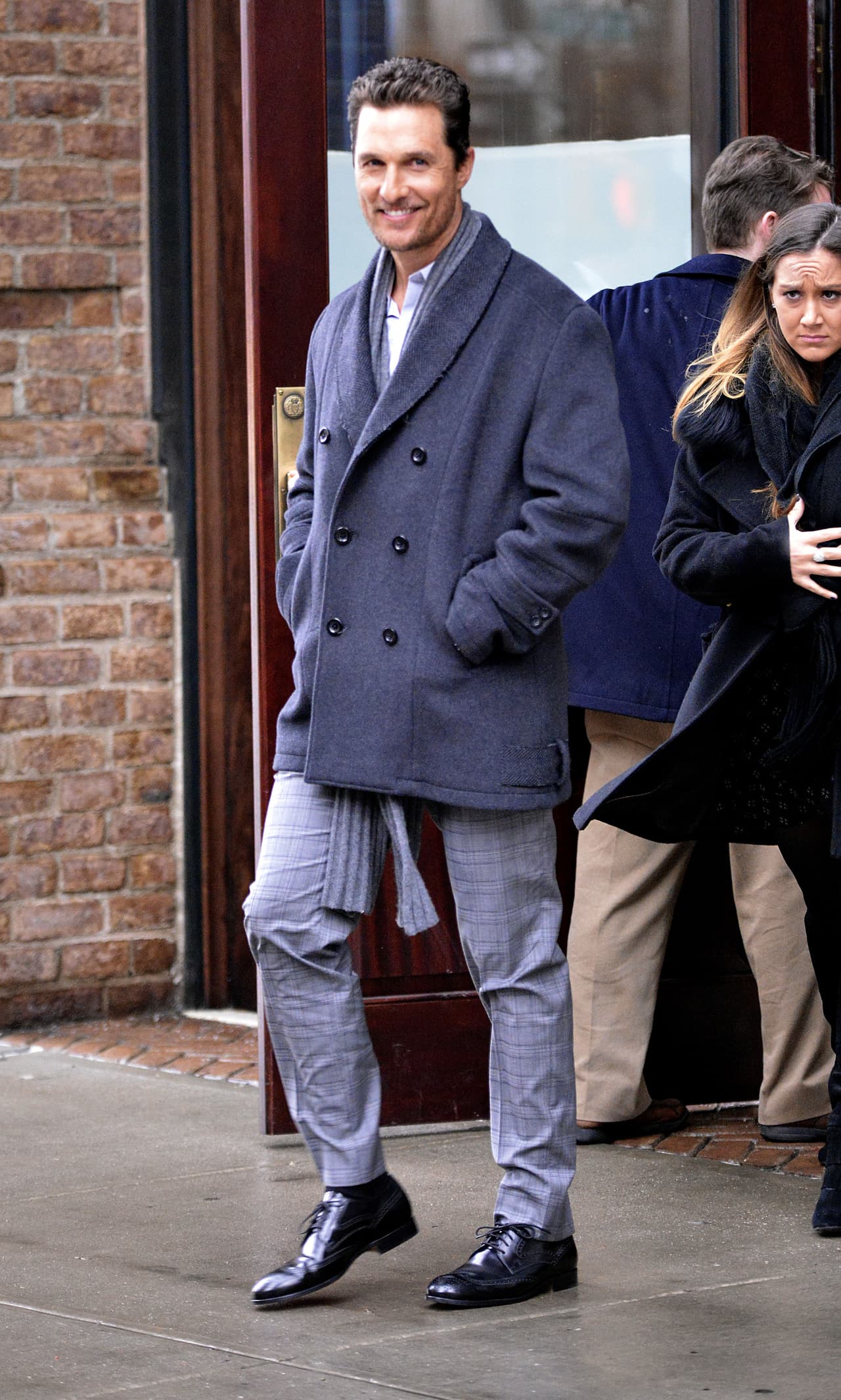 Poco a poco hemos visto la transformación de este actor que hoy en dia luce una frondosa cabellera.