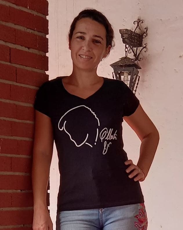 De acuerdo con datos publicados por el diario El Heraldo de México, la prometida del cantante
<b>tiene 43 años. </b>
<br>