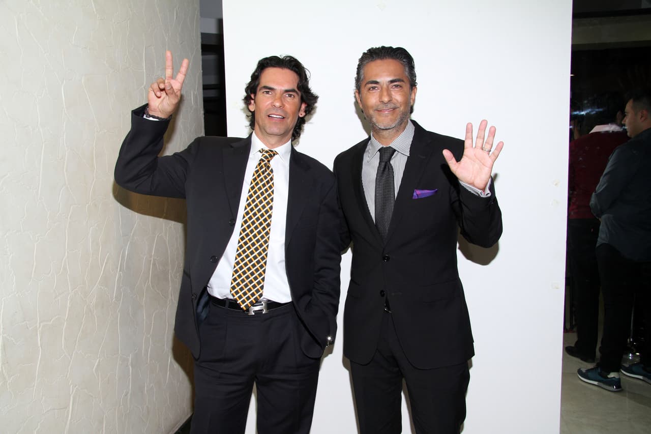 Armando y Raúl Araiza fueron los padrinos de la obra, 'Las muchachas del club', que protagoniza su madre, Norma Herrera.