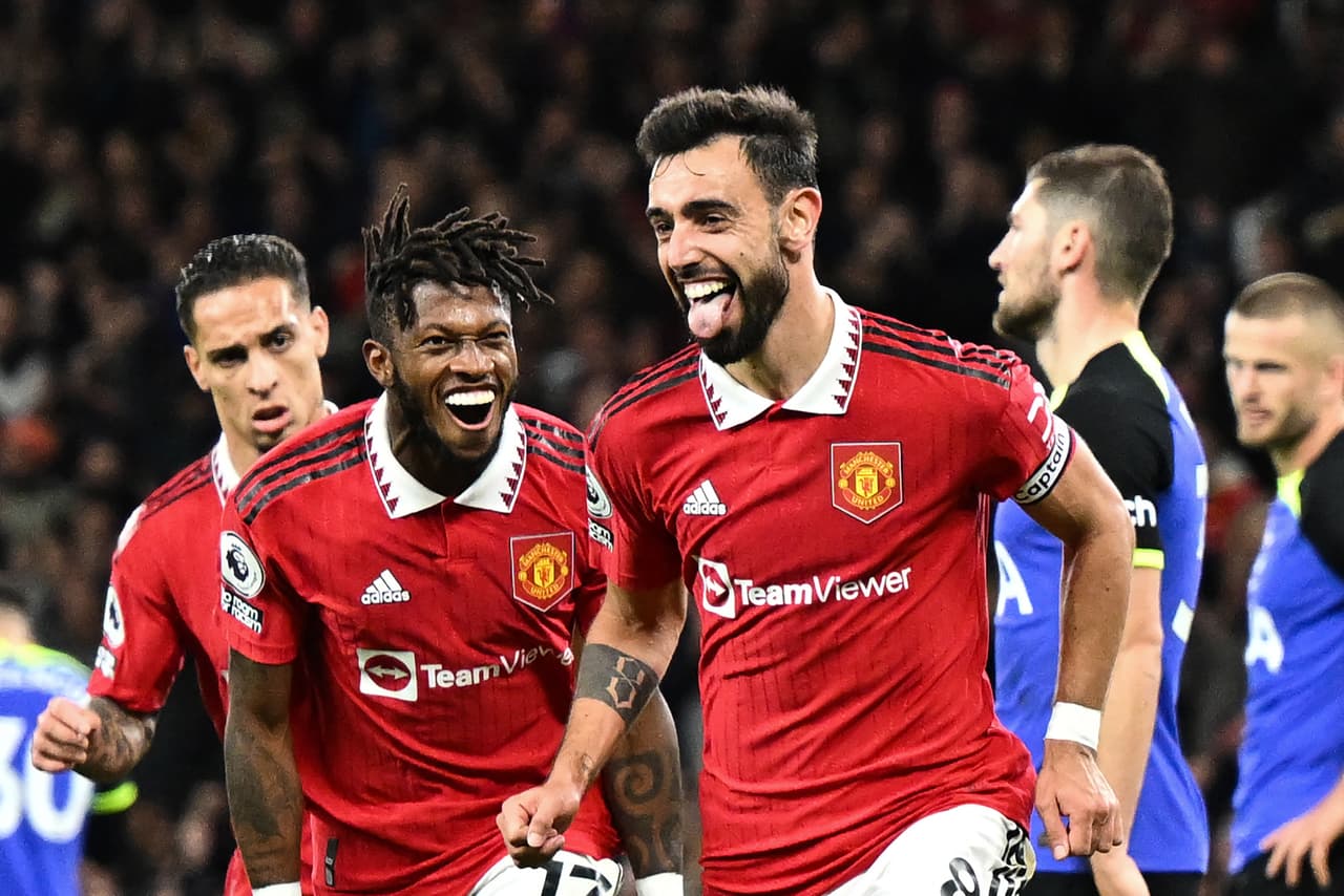 Grandes emociones en el cierre de la Jornada 12 de la Premier League con triunfos de Manchester United, Liverpool, Southampton y Newcastle, además empate del Chelsea ante Brentford.