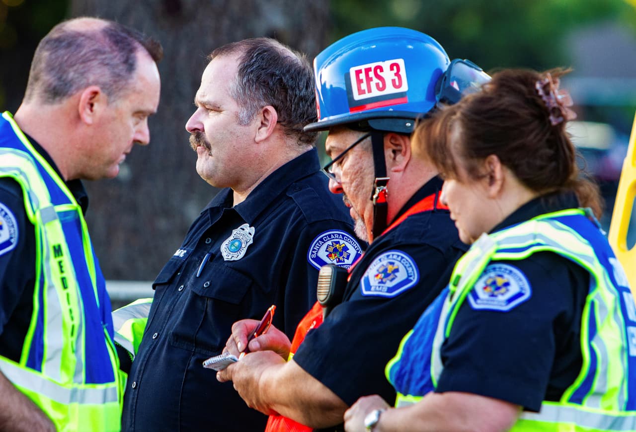 Personal de emergencia de San Francisco y San José llegó a la escena del tiroteo, que estuvo activa durante varias horas debido a reportes de un segundo atacante.