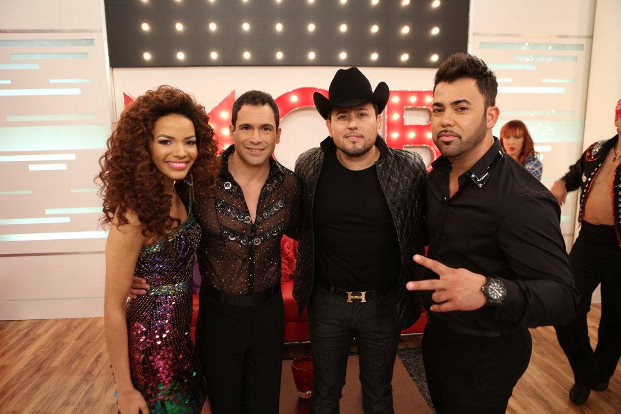 Se juntaron los ex participantes Bobby Pulido y Rogelio con los invitados Leslie Grace y Roberto Tapia.