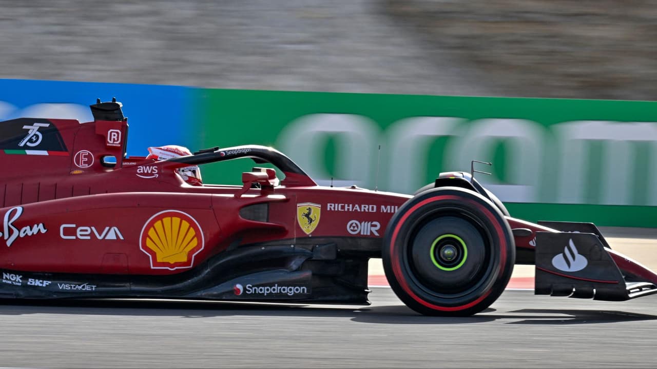 Leclerc se queda con la pole del GP de Bahrein; Checo saldrá cuarto