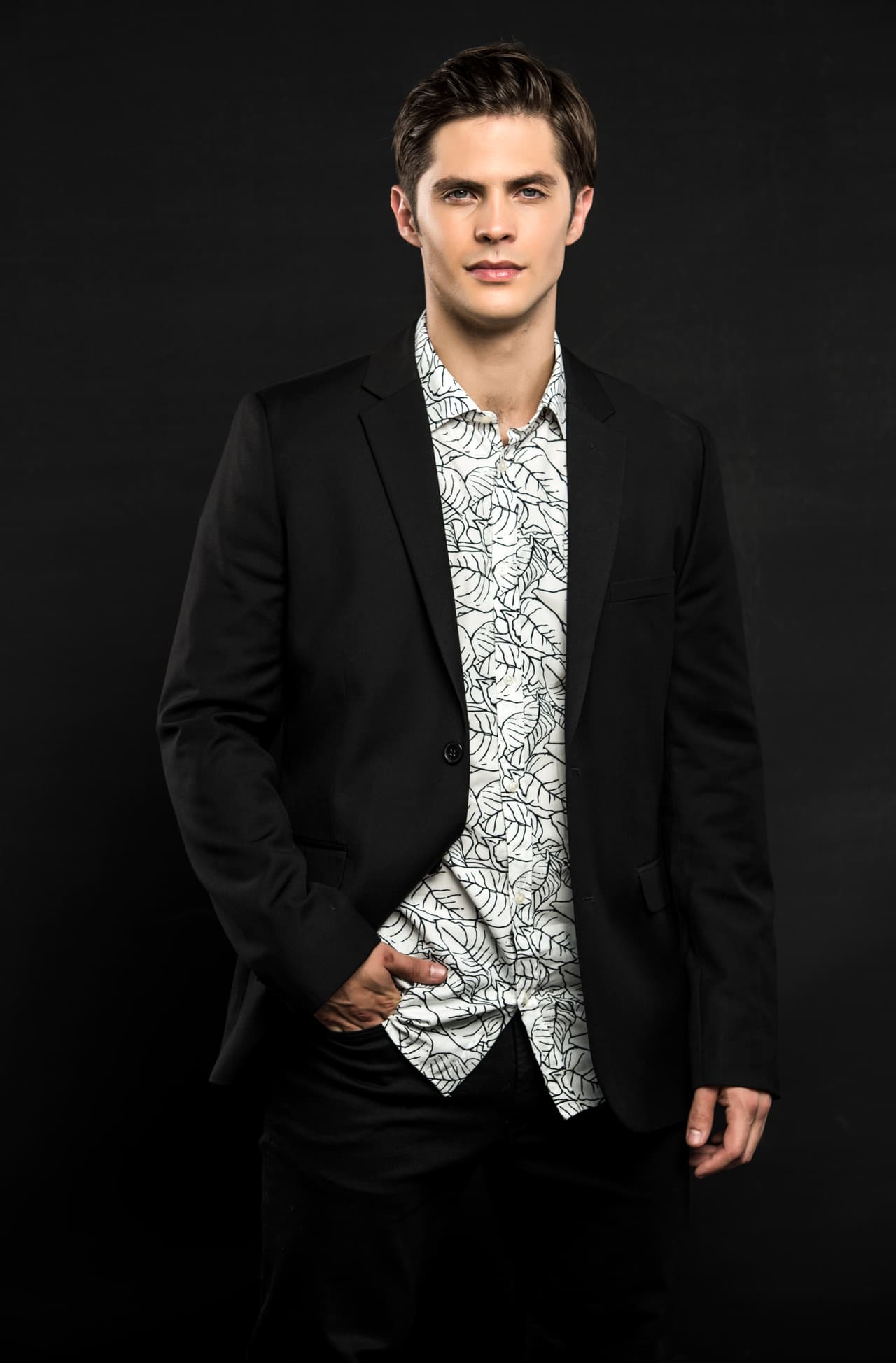 El actor 
<b>Barış Alpaykut</b> dará vida a 
<b>Ozan Sezin</b>, el mellizo de Nihan. Además de ser muy unido a su hermana, él se enfrentará a la vida desde una burbuja debido a la enfermedad que padece.