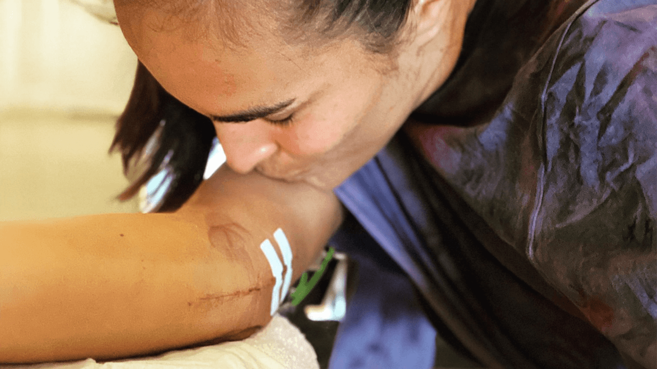 La medallista olímpica Mónica Puig se recupera de una cirugía en el codo