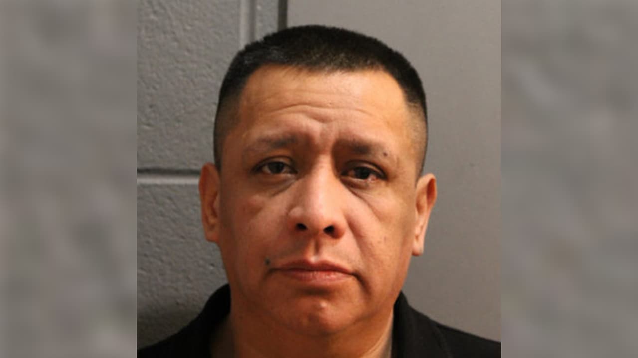 Arrestan e imponen múltiples cargos de abuso sexual a un hombre en Chicago Lawn