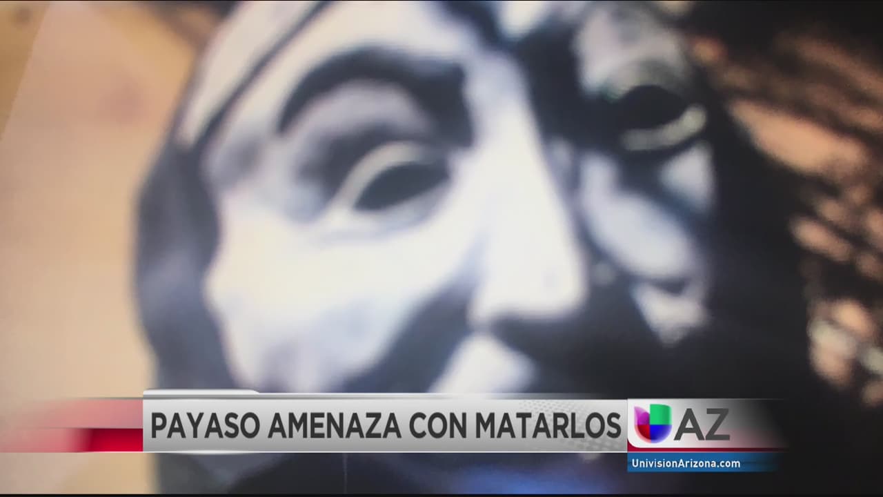 Autoridades en Arizona buscan a un hombre vestido de payaso que amenazó a unos niños con un hacha 