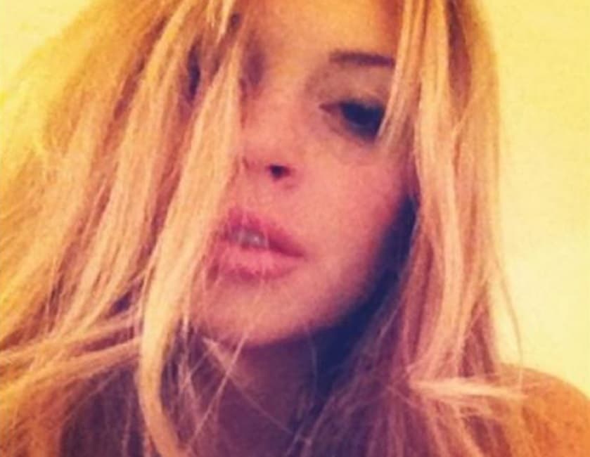 También publicó esta foto que no la favorece para nada. Pareciera que despertó luego de tener una noche loca.