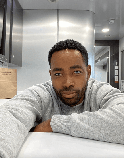 “Me encanta estar incómodo. Hay mucho crecimiento allí. (...) Me encanta explorar, y eso es lo que es actuar para mí. Puedo explorarme a mí mismo y a partes de mí que no sabía que existían”, dijo el artista de 40 años.