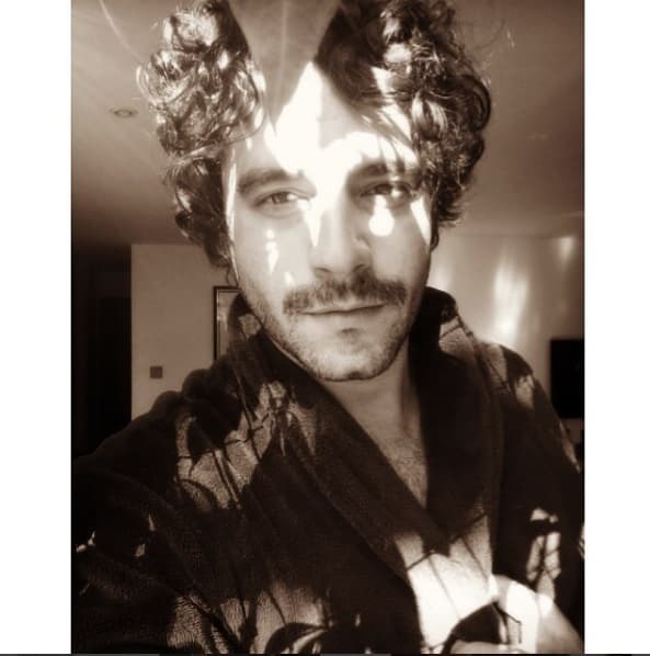 Guilherme Winter nos sorprende de lunes de viernes en ‘Los Diez Mandamientos’, solo por UniMás.