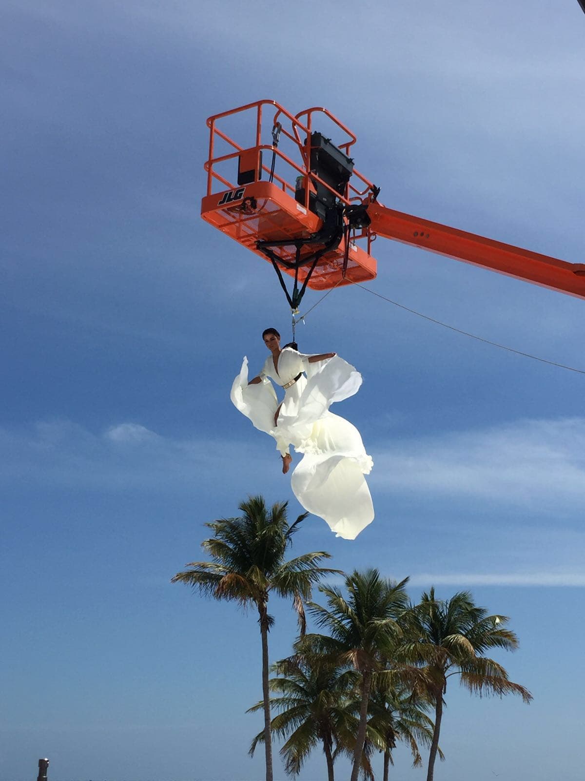 Disfruta las mejores fotos detrás de cámara del difícil reto que enfrentaron las bellas a 20 pies de altura.