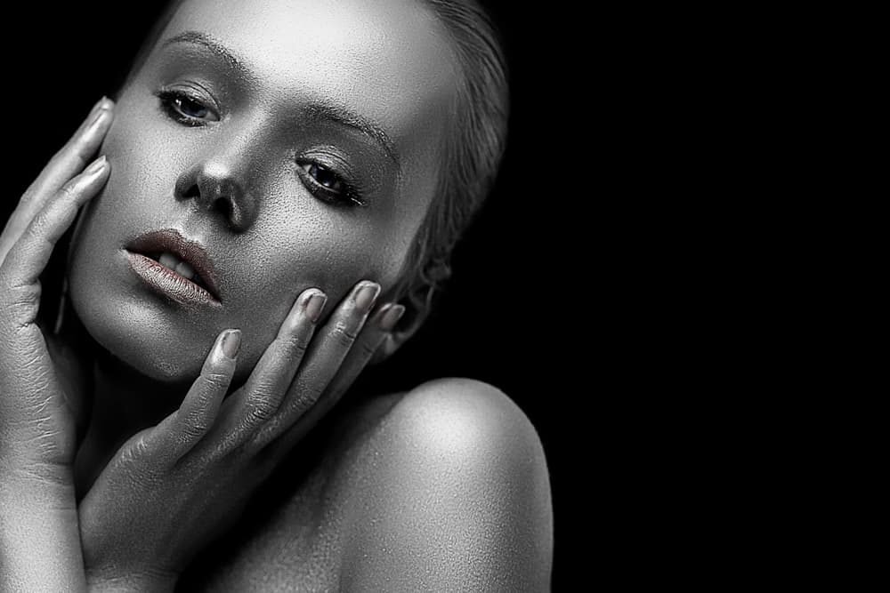 Las personas bajo la influencia del zinc intentan ver siempre el lado amable de las cosas, el lado más positivo de la vida. Prefieren buscar la felicidad y estar bien consigo mismos que hundirse ante alguna falla o tope en su camino. Usualmente, todo lo que se proponen les sale bien, no sólo por su gran actitud y disposición, sino porque trabajan duro en ello.