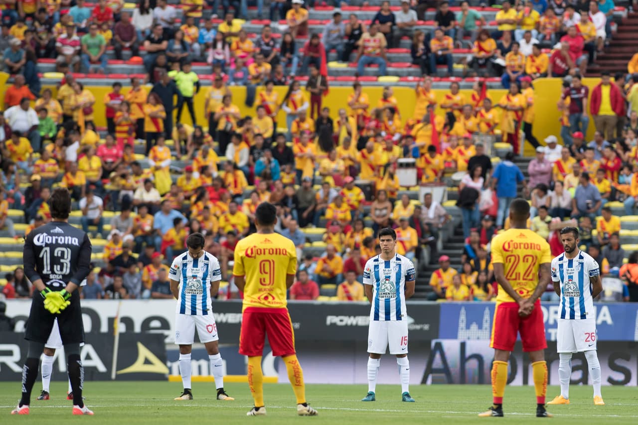 La Liga MX se solidariza con lo sucedido recientemente en Barcelona realizando un minuto de silencio previo al arranque del partido.
