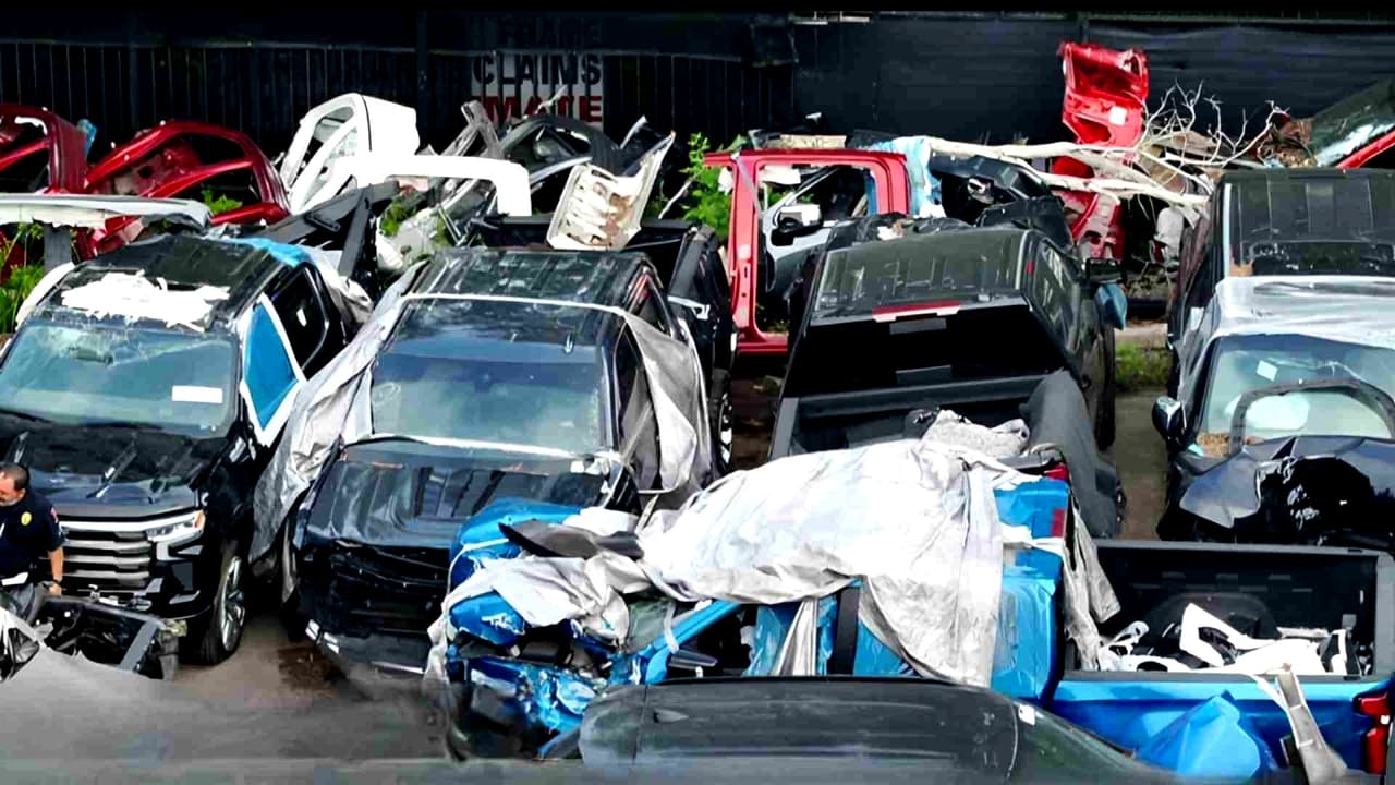 Descubren deshuesadero de autos robados tras parada de tráfico en Missouri City