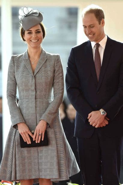 Kate siempre tiene que asistir a eventos de gala y sabe cómo resaltar entre la multitud con muy pocas cosas.
