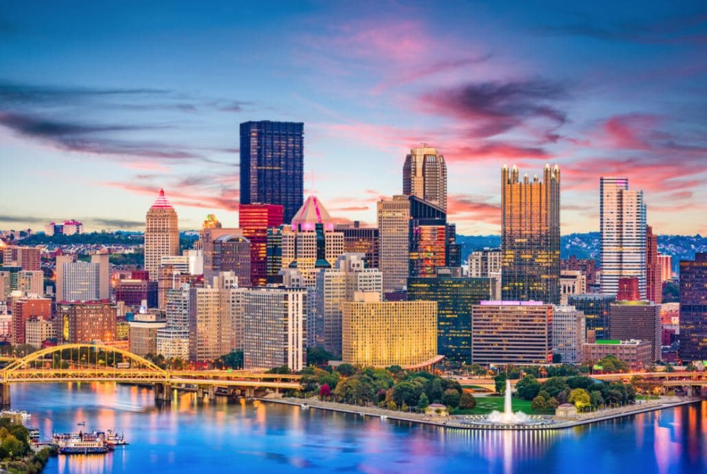 <b>Puesto 7: Pittsburgh, Pennsylvania.</b> Tiene una buena cantidad de tiendas, bares y cervecerías temáticas divertidas, pero además es una ciudad familiar con parques y museos. Los coleccionistas encontrarán una de las mejores tiendas de discos del país y los amantes de la comida podrán disfrutar de los numerosos restaurantes de la urbe.