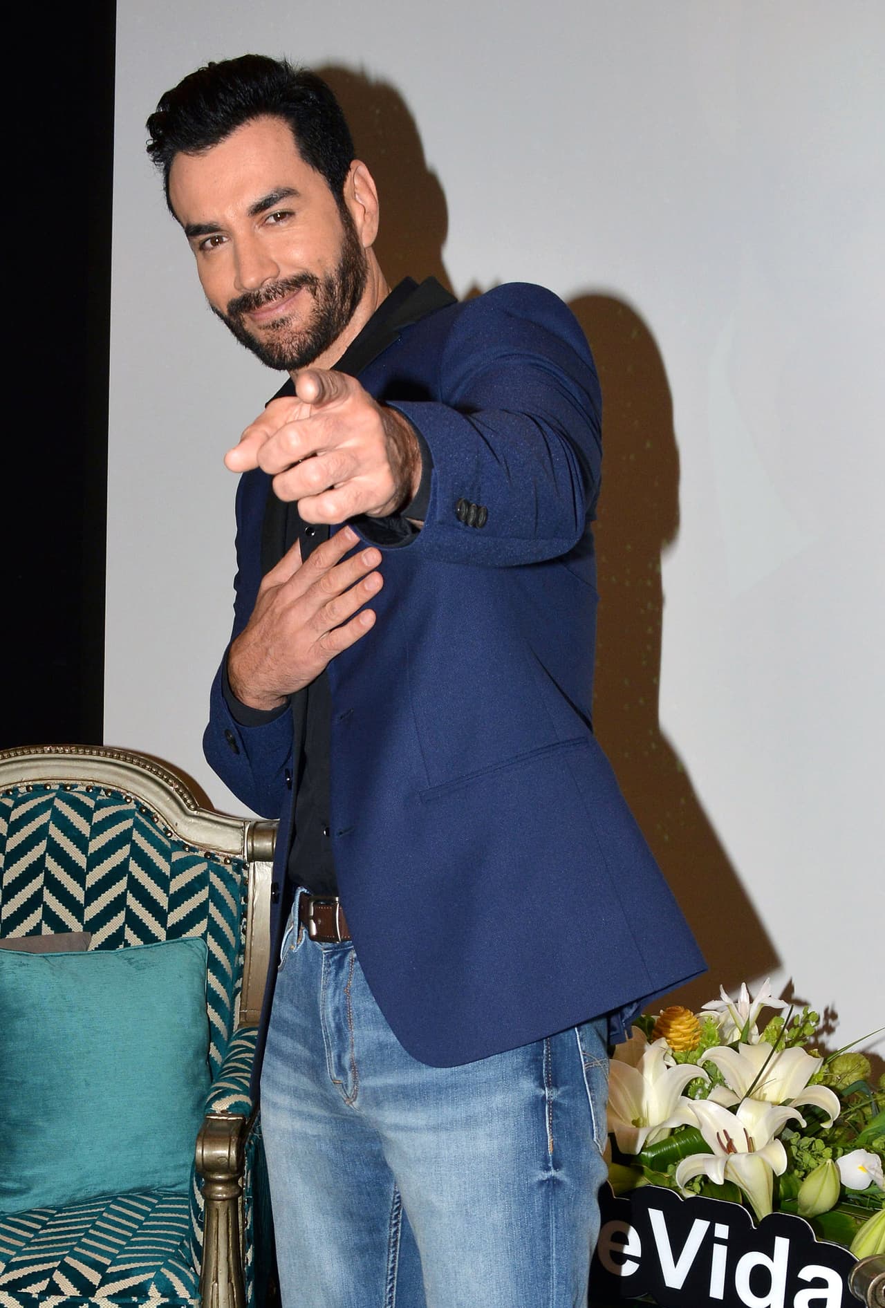 <b><a href="http://www.univision.com/temas/david-zepeda">David Zepeda</a></b> le lleva unos cuantos meses a
<b><a href="http://www.univision.com/temas/gabriel-soto">Soto</a></b>, el actor tiene 43 años y cumplirá 44 el próximo 19 de septiembre, aunque el protagonista de '
<b><a href="http://www.univision.com/novelas/la-doble-vida-de-estela-carrillo">La doble vida de Estela Carrillo</a></b>' aparenta menos edad.