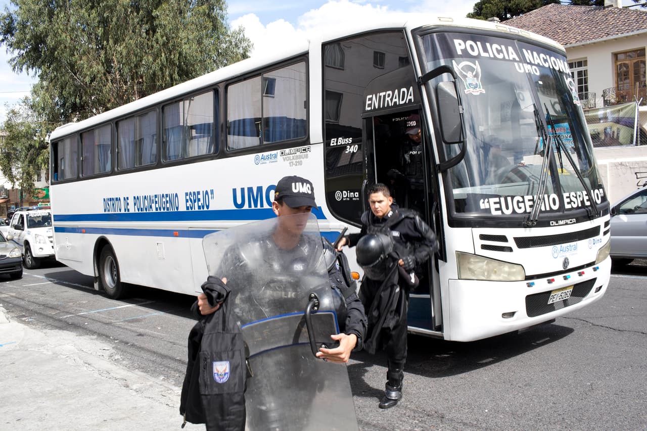 Entre los detenidos había incluso niños, que permanecieron primero en calabozos de la Policía y luego fueron llevados a un centro de detención de extranjeros, un antiguo hotel que se convirtió en cárcel, el Hotel Carrión.