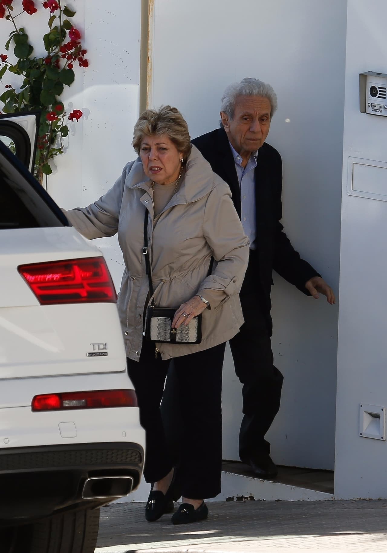 Hasta ahora no se conoce mayor información sobre el estado de salud del escritor de 91 años, quien a finales de mayo pasado sufrió una caída y también fue hospitalizado. 
<br>