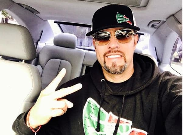 Se sabe que conducía un Mercedes-Benz. En abril de 2017, Esteban Loaiza subió esta imagen a su Instagram y dijo estar a bordo de un MB CLK 430.