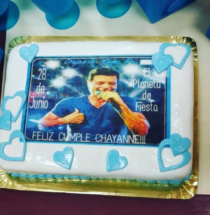 Cumple 48 años este 28 de junio y con estas imágenes las fanáticas le mandan todos sus buenos deseos.