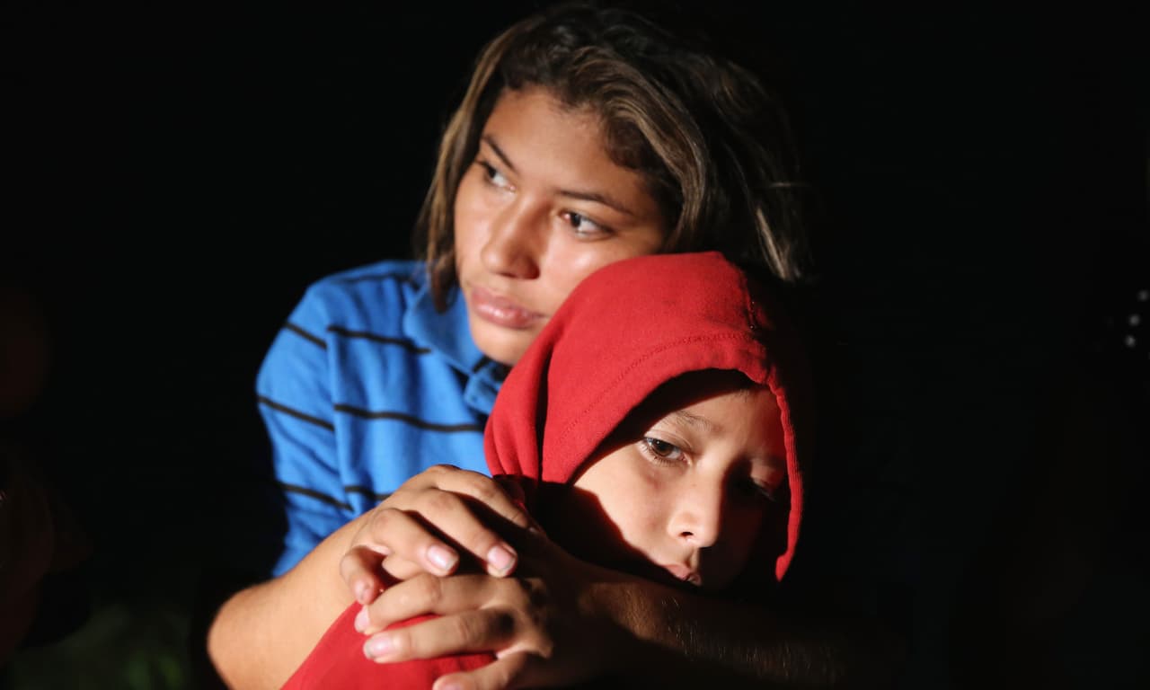 Los casos de asilo de niños inmigrantes sin abogado terminan con una orden de deportación