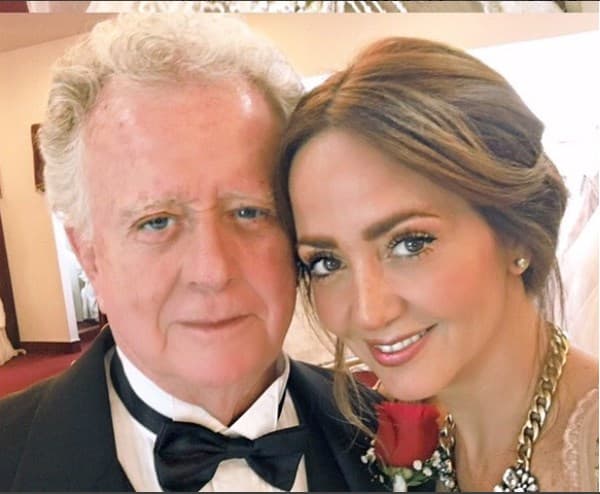 La presentadora de HOY posteó un emotivo mensaje de cumpleaños para su papá. "Hoy es tu cumple guapo!!! Mi ojitos de cielo!! Celebro tu grandeza, tu bondad, tu actitud ante la vida, tus bromas, tu risa, tu perseverancia, tus apapachos, tu gozo por vivir..." es parte del texto que acompañó la imagen.