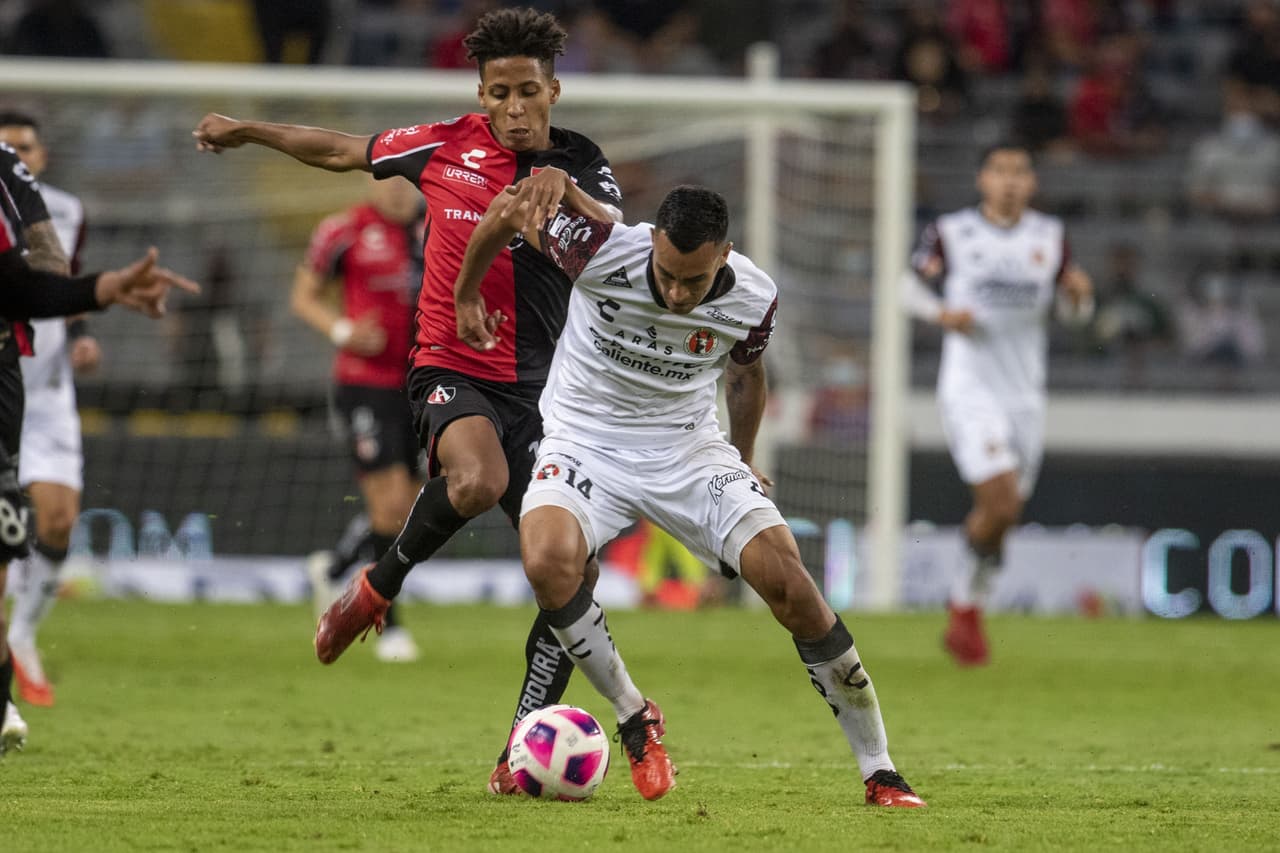 Mauro Manotas y Erick Castillo son los hombres que consiguen la victoria 0-2 de Tijuana sobre Atlas.