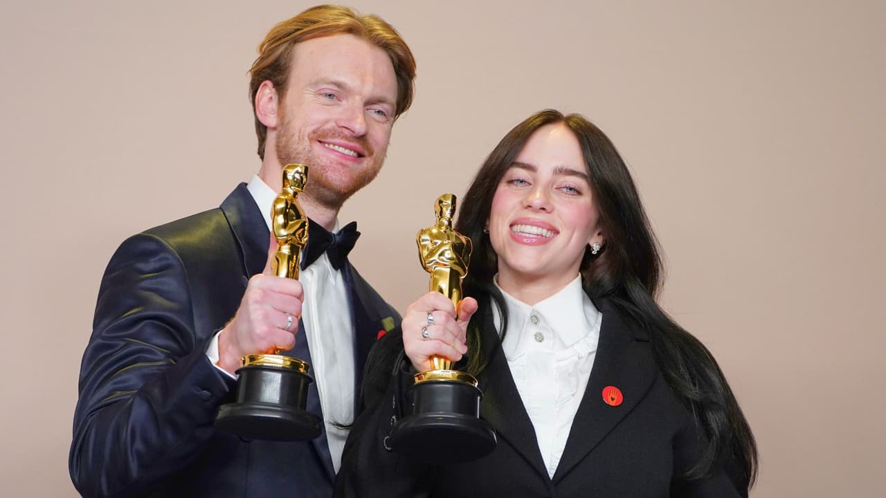 <h3 class="cms-H3-H3">Finneas | 7 de junio | Manifestación en Los Ángeles </h3>
<br>El músico, presente en las calles, contó lo vivido tras ser afectado con gas lacrimógeno: “Fui gasificado… 
<b>nos están empujando, no nosotros a ellos</b>”. Un testimonio real, desde el centro de los hechos