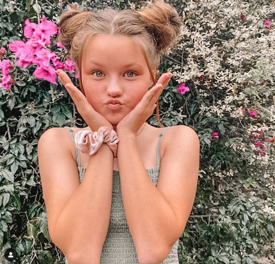 "Me siento muy padre porque la novela está super increíble y meten a muchos personajes de otras novelas", dijo la rubia actriz.
<br>