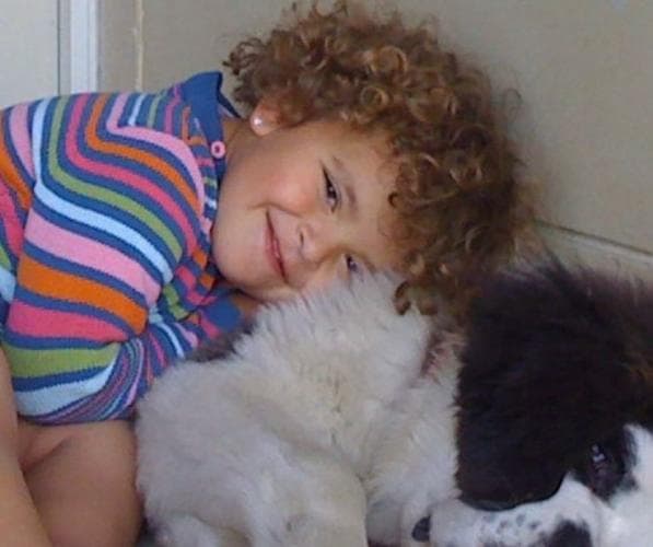 A pesar de que el intérprete de ‘No te vayas todavía’ aseveró que no ve a sus hijos desarrollándose como cantantes, hay que recordar que hace unos meses hizo un dueto con Lucerito en el tema ‘Vencer el amor’.