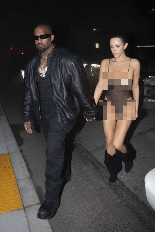 Bianca Censori, pareja de Kanye West, utilizó un 'body' transparente para una fiesta posterior a los Premios GRAMMY.