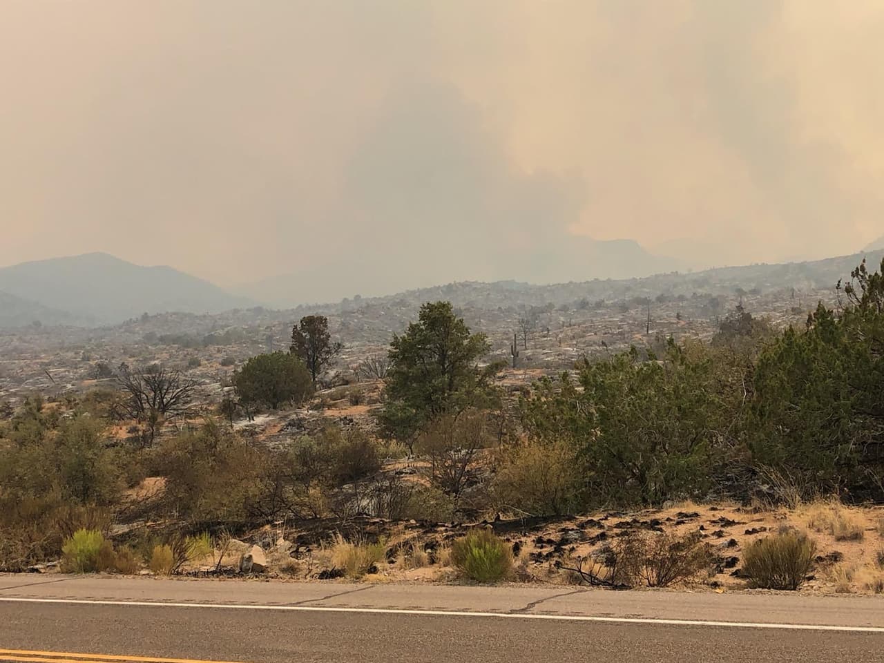 Hasta este jueves, no hay evacuaciones emitidas para las comunidades cercanas del incendio Salt. 
<br>