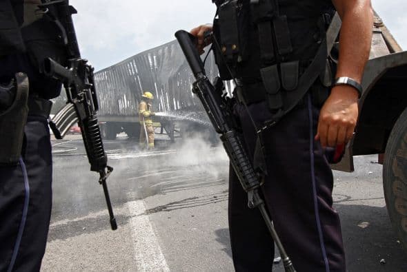 La organización criminal de Los Zetas se ha convertido en “una empresa mercenaria” que recurrió a la violencia extrema en México para posicionarse como una de las más poderosas del país, cerca del cártel de Sinaloa de Joaquín “El Chapo” Guzmán, declaró el lunes el periodista Diego Enrique Osorno.